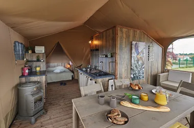 Living area of ​​the safari lodge