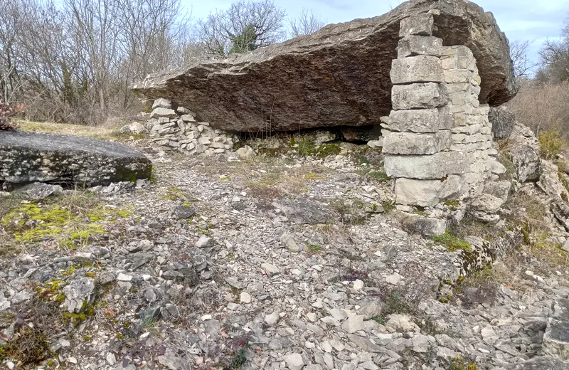 Au pays de la pierre, tour de Parmilieu  par le sentier des bigues