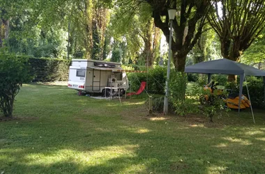 Camping municipal de la Rivoirette* - Morestel