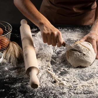 Atelier boulanger à l’Arche de Julie