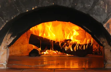 Vente de pizzas cuites au feu de bois