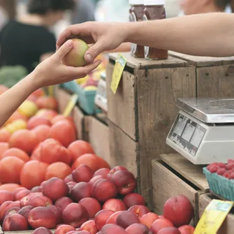 Marché nocturne estival