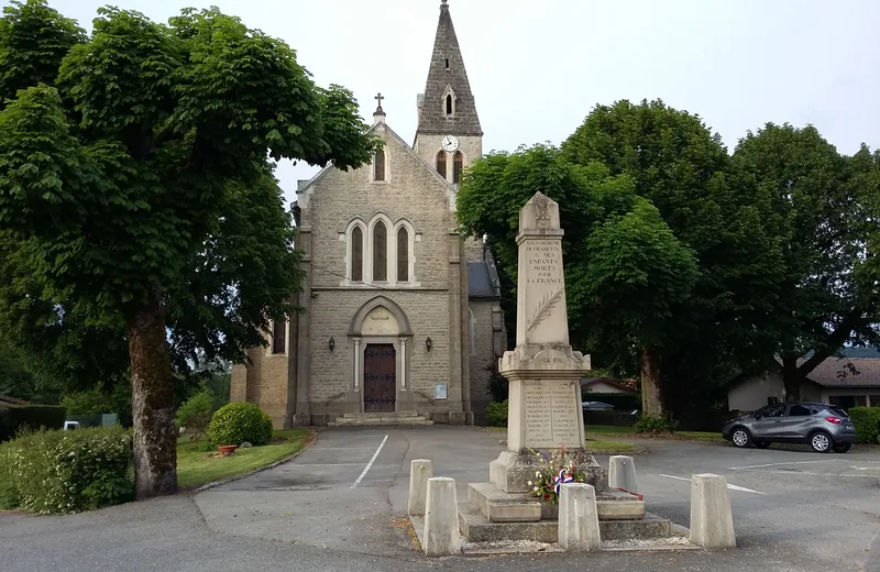 church and war memorials of Charette at Balcons du Dauphiné