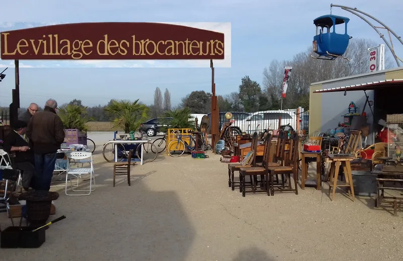 The village of antique dealers - Tignieu-Jameyzieu