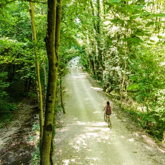 La voie verte des Balcons du Dauphiné en trottinettes électriques tout-terrain