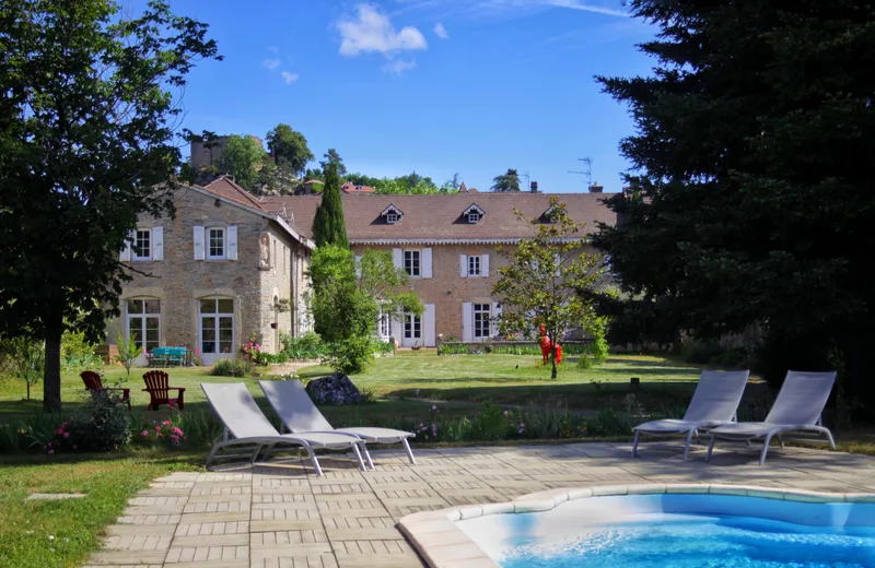 Das Schwimmbad Clos Ayanna _ Bed and Breakfast in Crémieu