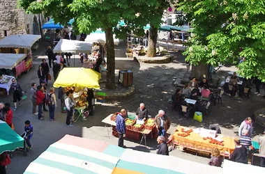 Villeneuvele market on Sunday
