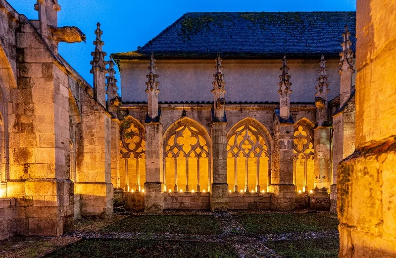 Nachtbezoek aan het Chartreuse St Sauveur-klooster