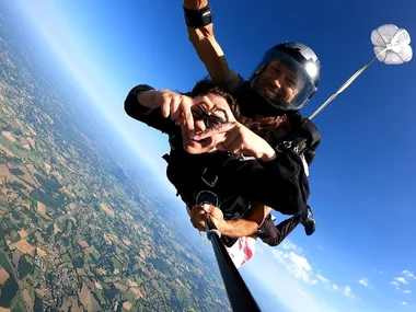 Tandem parachute jump