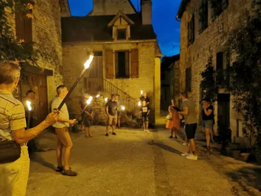 Nachtelijke en verhalende rondleiding door Villeneuve-d'Aveyron met Michel Galaret