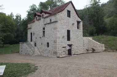 MOULIN DE CASTEL:Etat extérieur du moulin après restauration( Photo 2015)