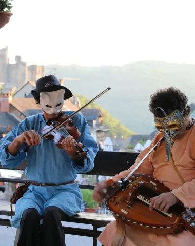 Visite nocturne de Najac accompagnée de musiciens