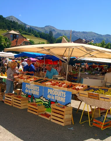 Marché à Seyne les Alpes