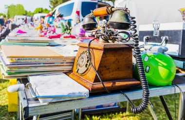 Vide-greniers et brocante à St-Trélody