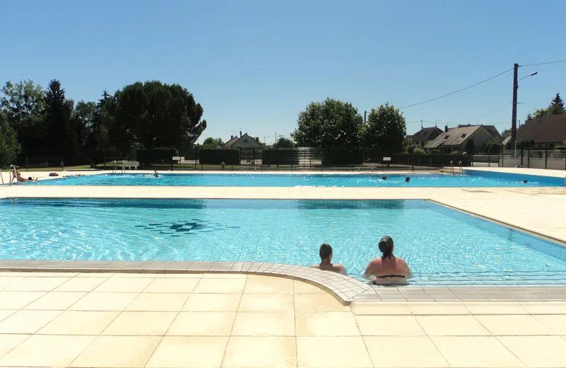 Ardentes summer swimming pool