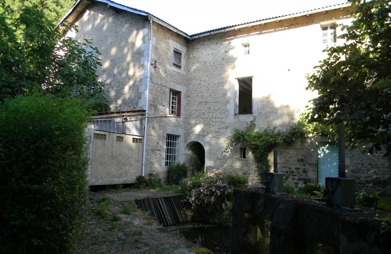 Moulin de Roussille à Asnois