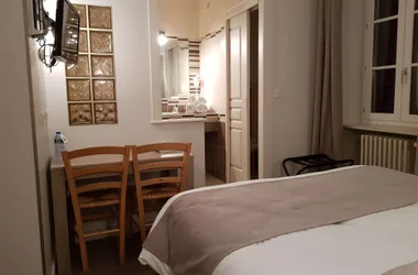 Hostellerie d'Heloise - Chambre double grand lit (2)