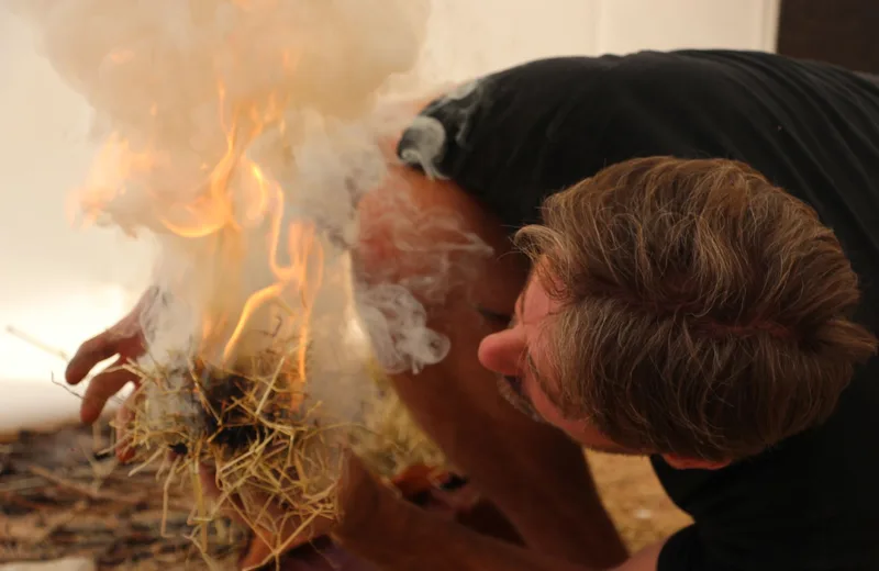 Paléo’ gestes : Secrets du feu, de l’étincelle à la flamme