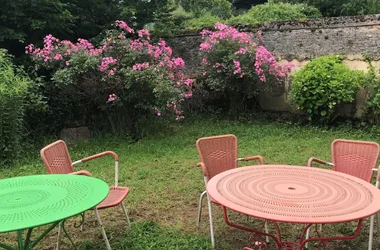 Tables au jardin