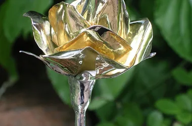 sculpture rose argent et or