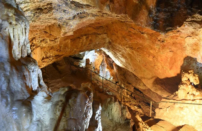 Grottes-de-Blanot