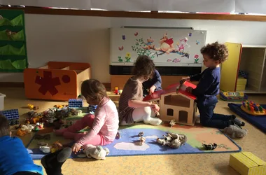 Activities at the Loupiots daycare