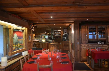 Salle de restaurant au Petit Cuchet