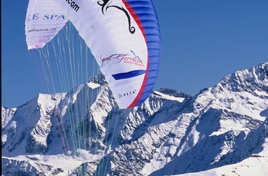 A2L paragliding from the summit of Montjoux