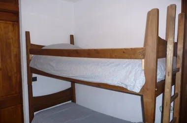 Chambre avec lit en 130 x 190