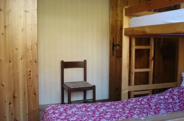 Bedroom with 1 double bed + 1 bunk bed