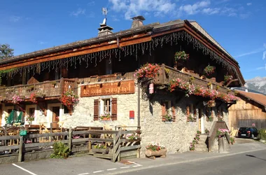 Exterior view of the restaurant Le Coin savoyard