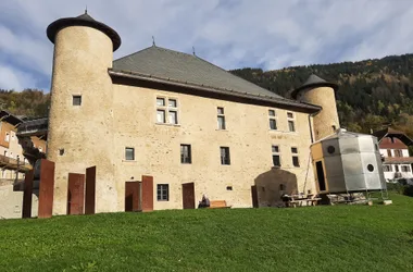 La maison forte de Haiutetour et le refuge tonneau de Charlotte Periand, Exposition Refuges Alpins