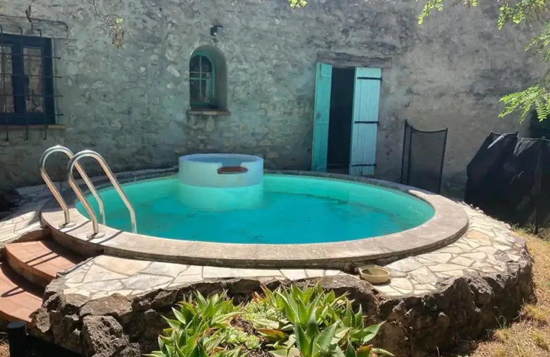 MAISON DE CHARME AVEC JARDIN ET PISCINE