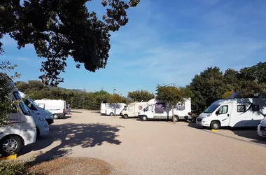 AIRE DE SERVICES POUR CAMPING-CARS