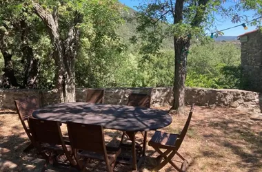 MAISON DE CHARME AVEC JARDIN ET PISCINE