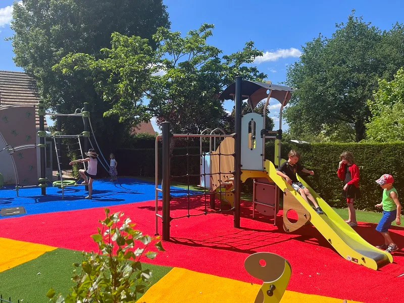 L'aire de jeux pour enfants - Camping Paradis L'Arada Parc - Sonzay