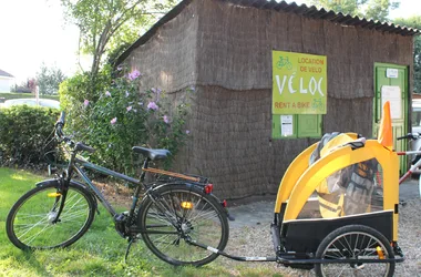 Camping Les Acacias, à 150 mètres de La Loire à vélo.