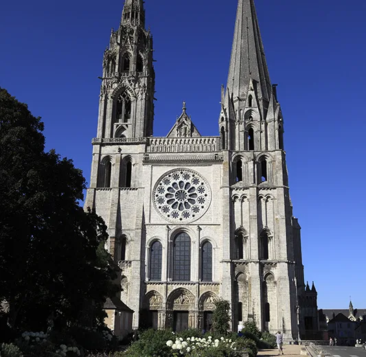 Cathédrale de Chartres, façade occidentale et parvis