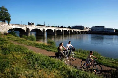 AZAY-CHINON-VAL-DE-LOIRE--CHINON---C