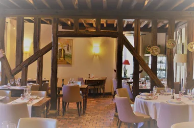 Hôtel-restaurant du Cheval Blanc à Yvoy-Le-Marron en Sologne