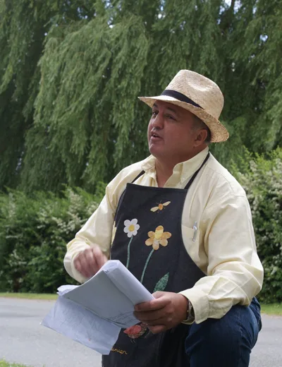 Visite Guidée à pied ou à Vélo d’Ainay le Vieil et du Canal de Berry, découverte de la nature et secrets des plantes avec le Poète Enchanteur