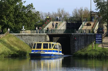 Bateau promenade – Embarquez sur nos croisières sur le Canal Latéral à la Loire – Halte nautique du Guétin – Cuffy