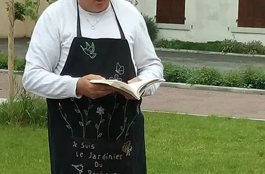 Visite Guidée à pied ou à Vélo d’Ainay le Vieil et du Canal de Berry, découverte de la nature et secrets des plantes avec le Poète Enchanteur