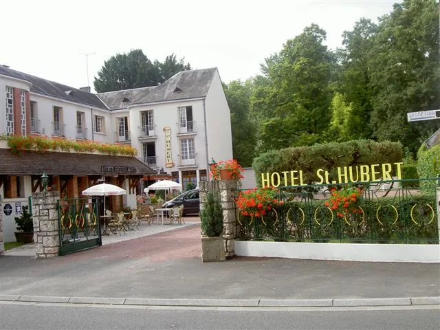 (16)hotel-st-hubert-cour-cheverny©CDT41-hotelsthubert