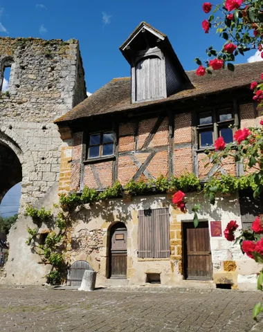 Visite de la cité médiévale de Mennetou