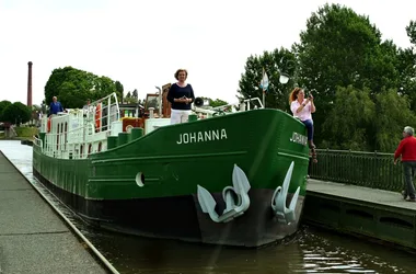 Johanna sur le pont canal de Briare