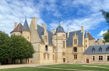 Logis Renaissance du Château d'Ainay-le-Vieil HD
