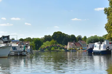 BRIARE -  RIVERS AND CANALS IN EUROPE- port-de-plaisiance