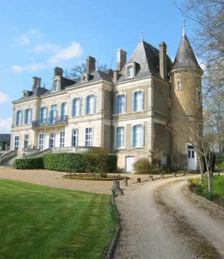 Année Dauvergne : le Château de la Vallée Bleue