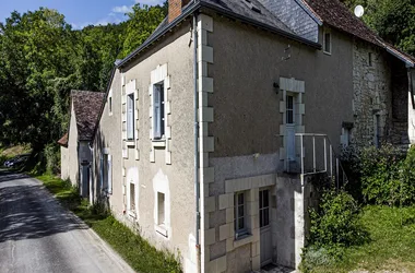 gîte 1 vu de la rue-Gite du Moulin de Chaumussay